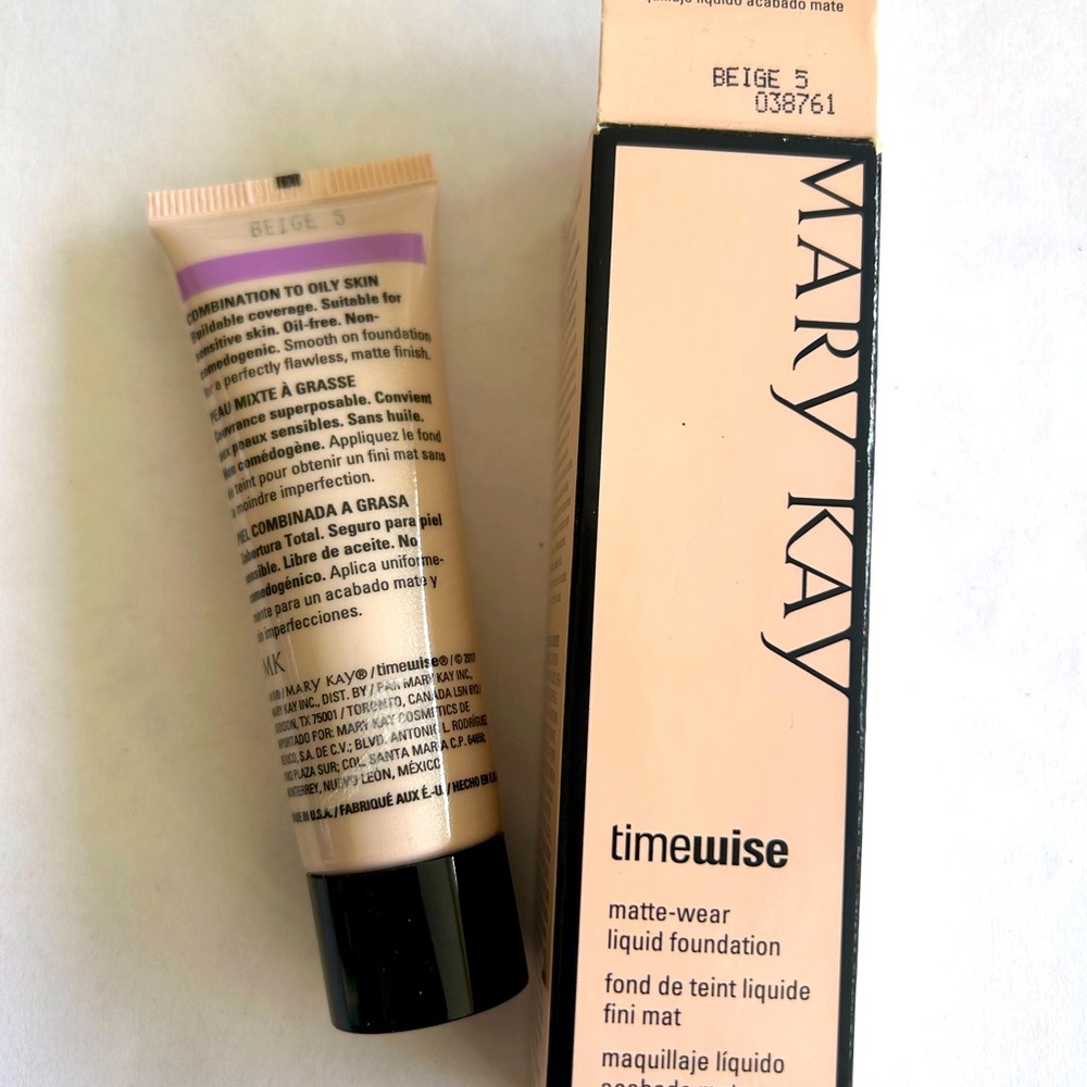 Mary Kay Timewise Matte-Wear liquids foundation in Beige 5